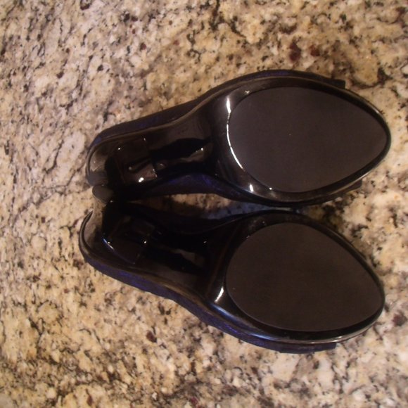 Carlos Santana Prestige Satin Ruffle Lace Pumps - Picture 12 of 15